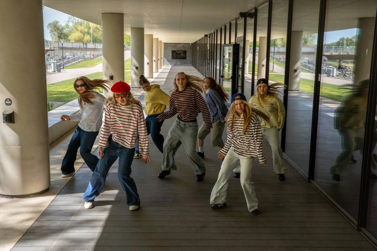 House tantsu grupp liikumises, footwork ja groove